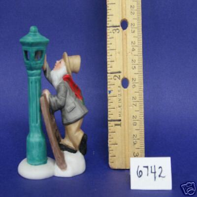 Lefton Colonial Village Figurine Man Lighting Gas Lamp  