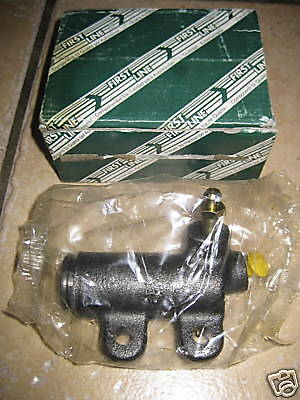 NEW CLUTCH SLAVE CYLINDER - FITS: TOYOTA HI-ACE & SPACE CRUISER (1983-89)