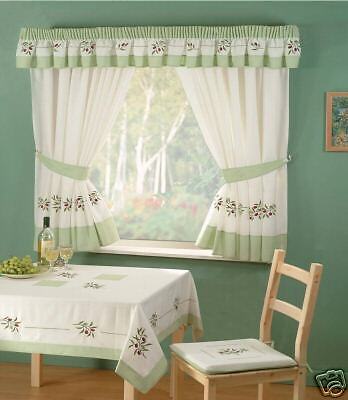 OLIVES GREEN/WHITE SQUARE 54 X 72 TABLE CLOTH  